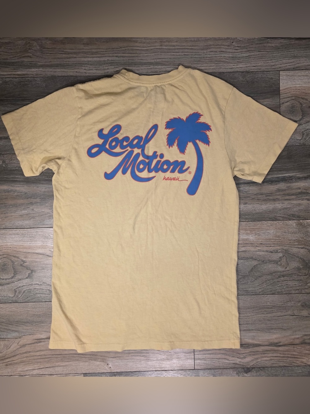 Local Motion Hawaii Men’s Short-Sleeve Yellow Graphic Tee